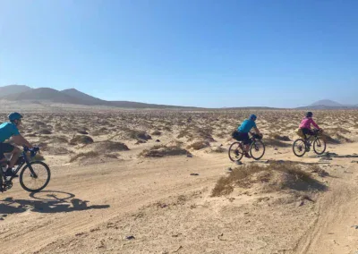 Le 5 più belle strade di Lanzarote | Deserto di Famara con vulcani