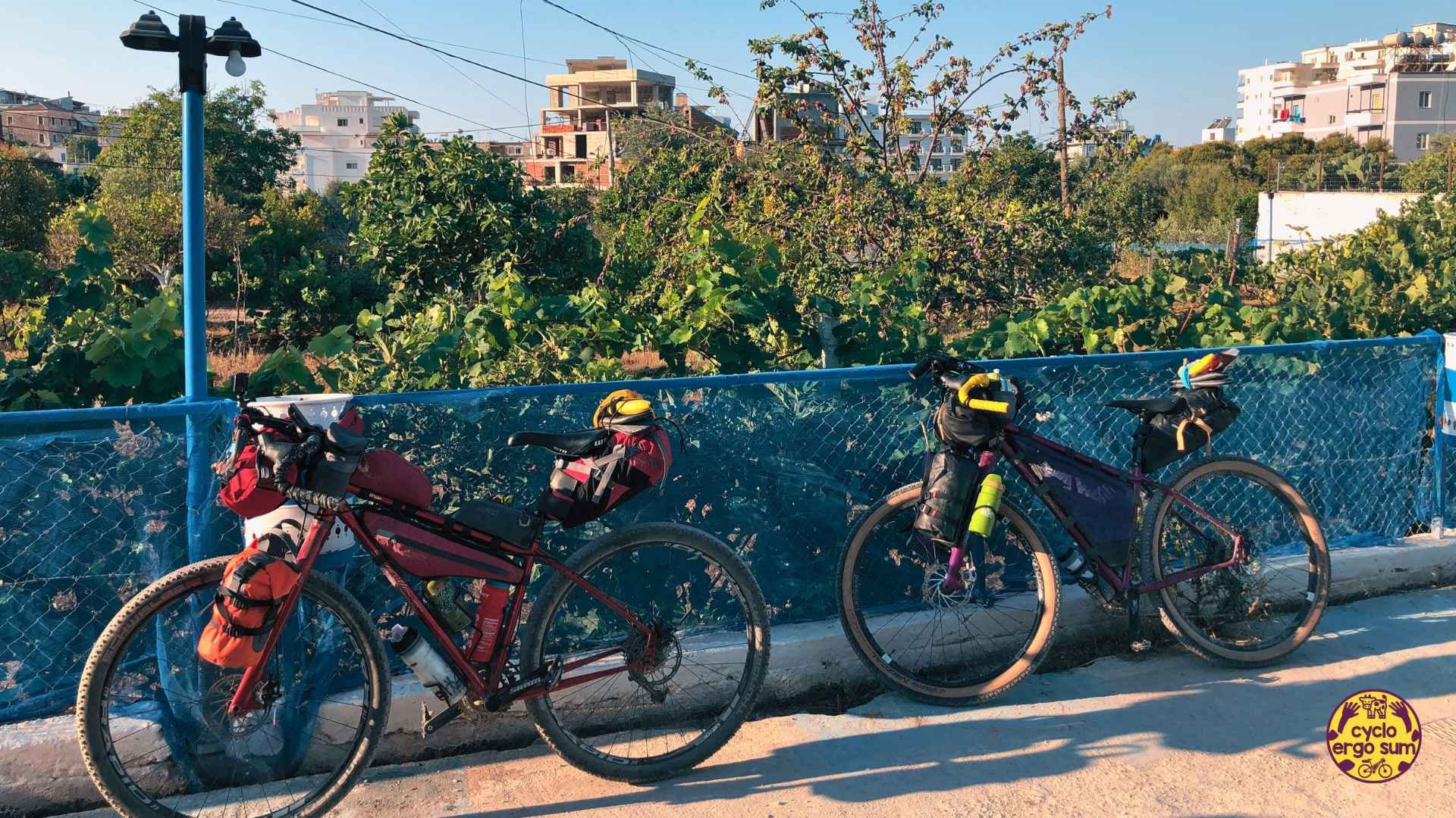 Albania in bici | Arrivo lungo mare