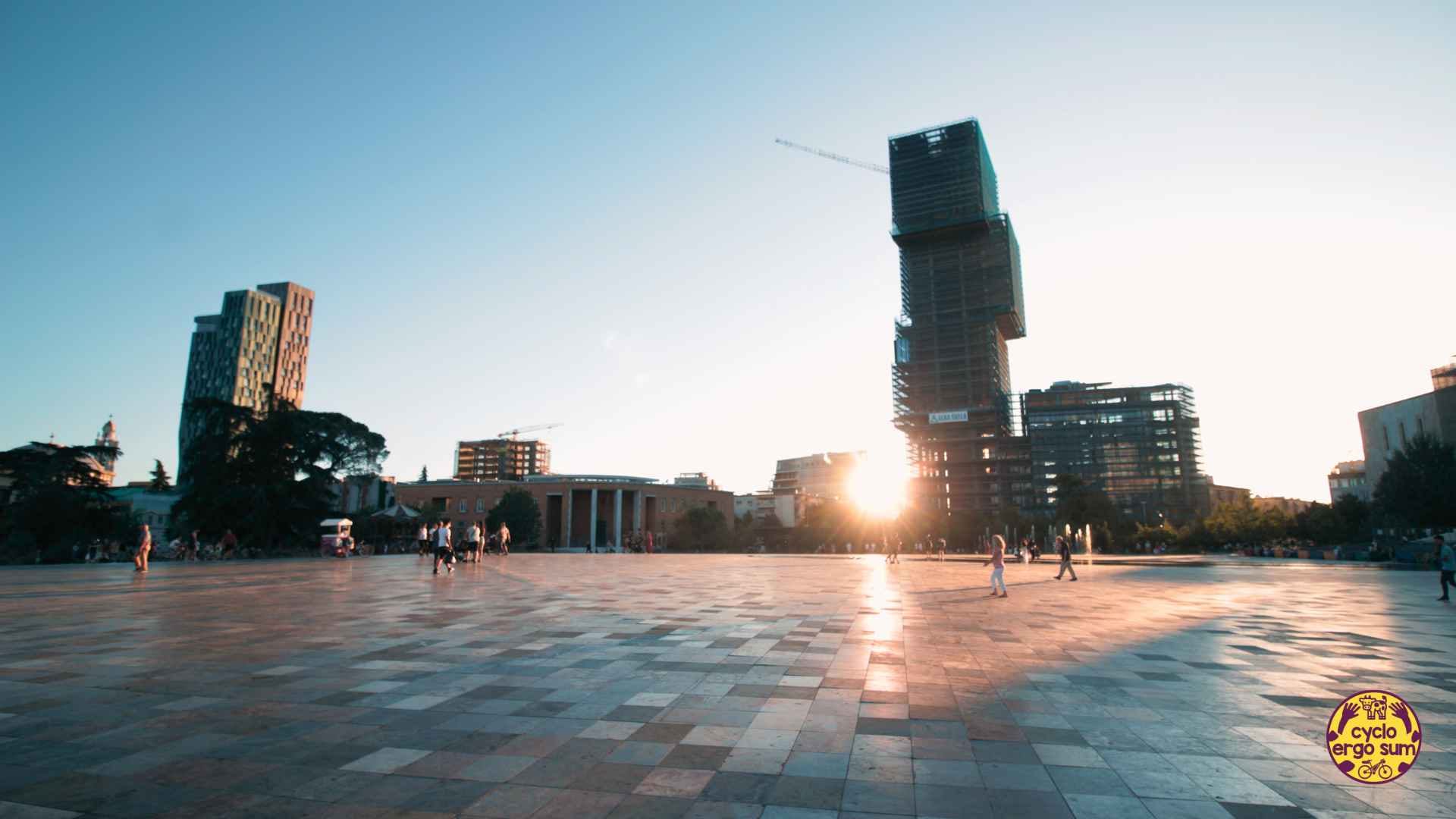 Albania in bici | Piazza centrale a Tirana