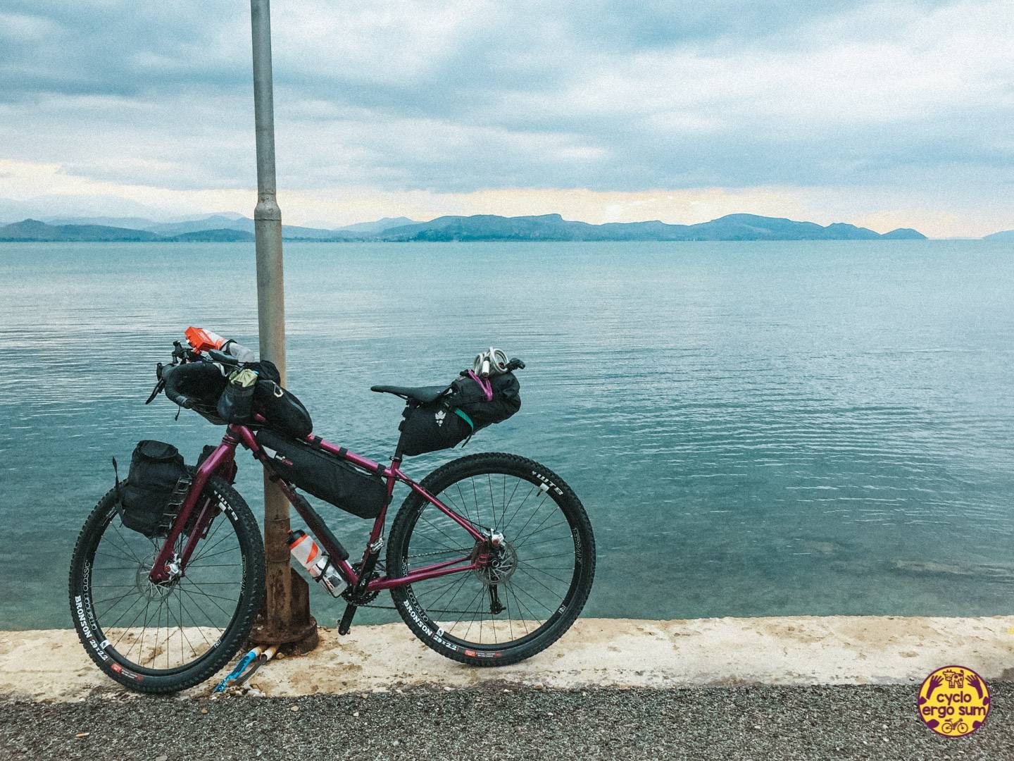 Peloponneso in bikepacking | Bici in posa al mare