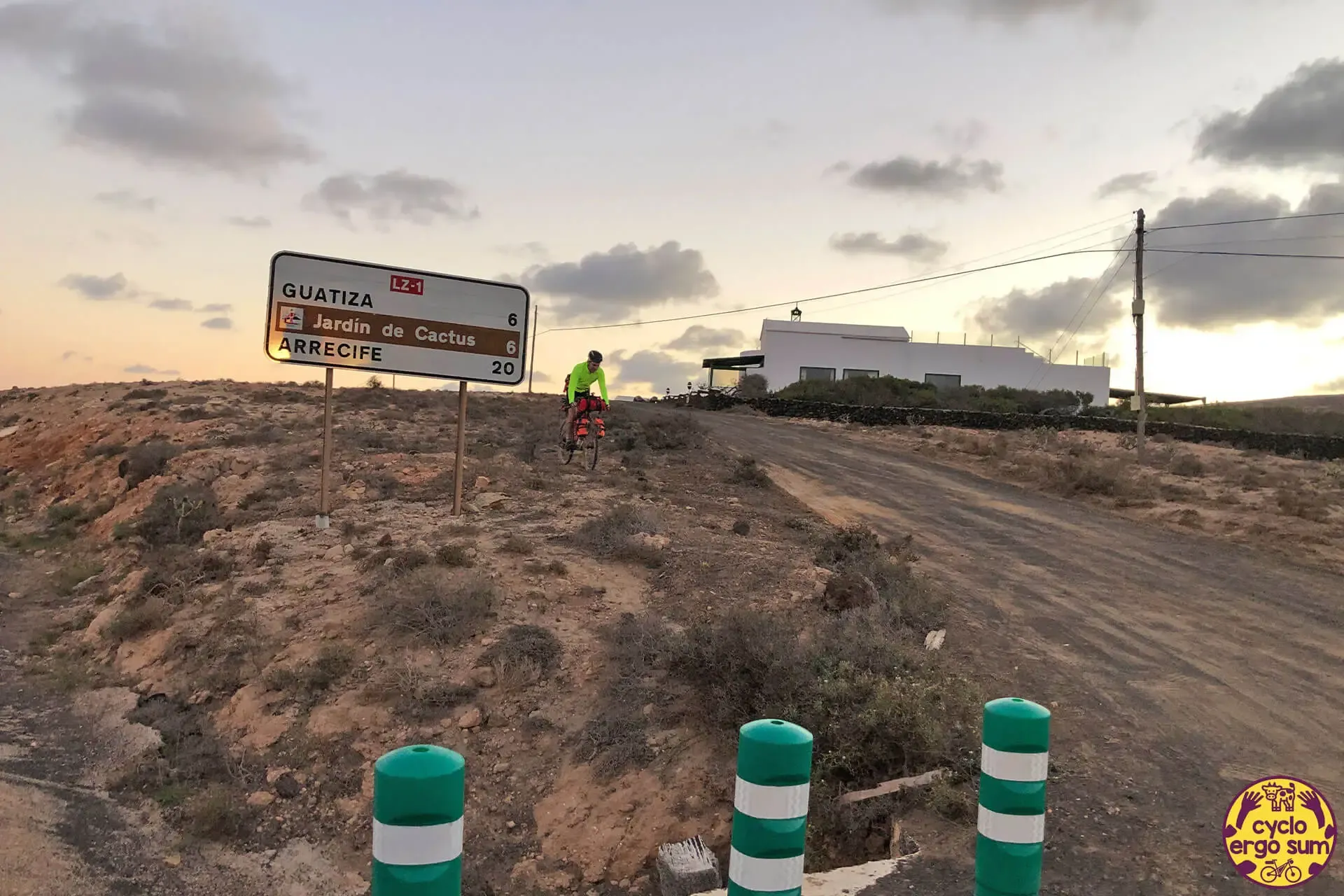 Lanzarote in bicicletta | Tramonto con proprietà privata, olio su tela