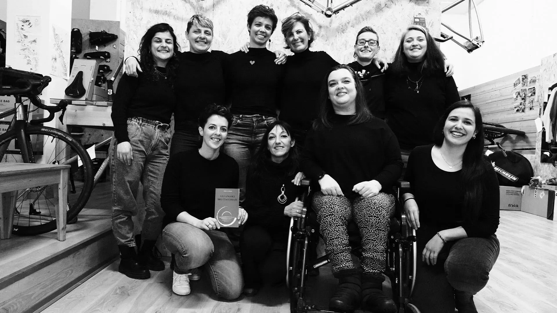 Gli angoli bruciacchiati di Adriana Porto | Ecco le protagoniste