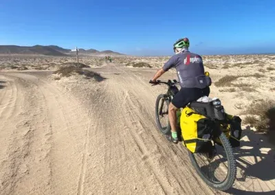 Le 5 più belle strade di Lanzarote | Deserto di Famara con bivio