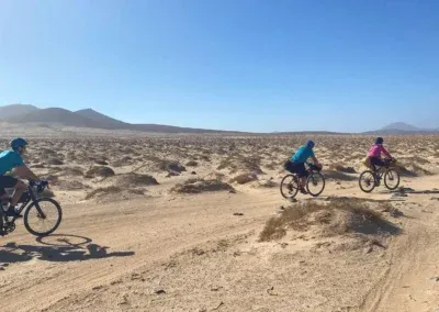 Le 5 più belle strade di Lanzarote | Deserto di Famara con vulcani