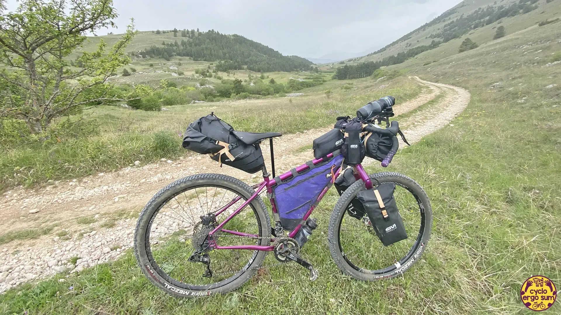 Setup Bikepacking da Trail e Gravel | Foschia sulla Via Piana
