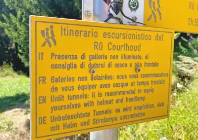 Gravel in Val d'Ayas, il Ru Curtod | Segnaletica alla partenza del Ru Courthoud