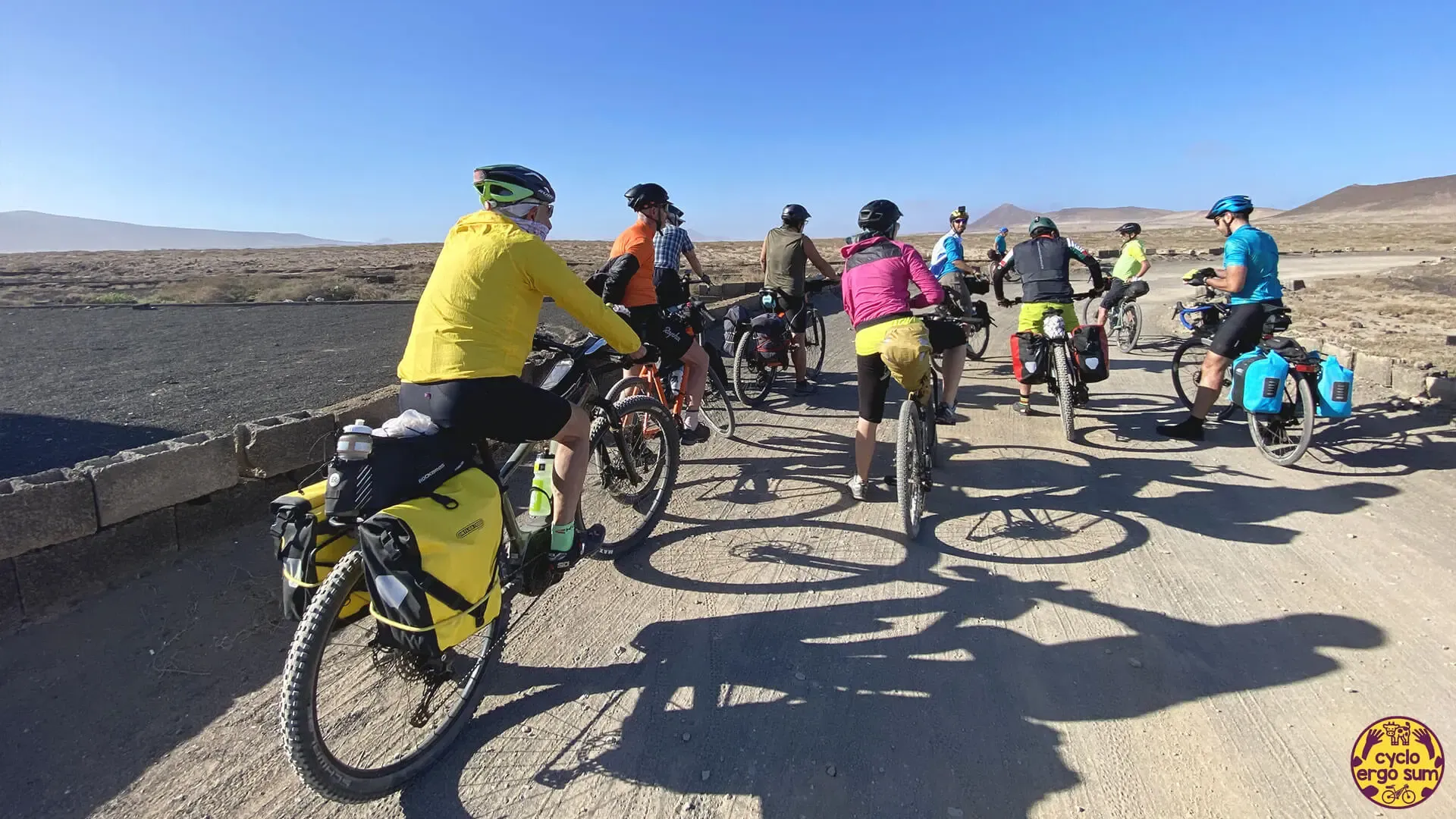 Lanzarote Gravel Crossing | Gruppo in strada