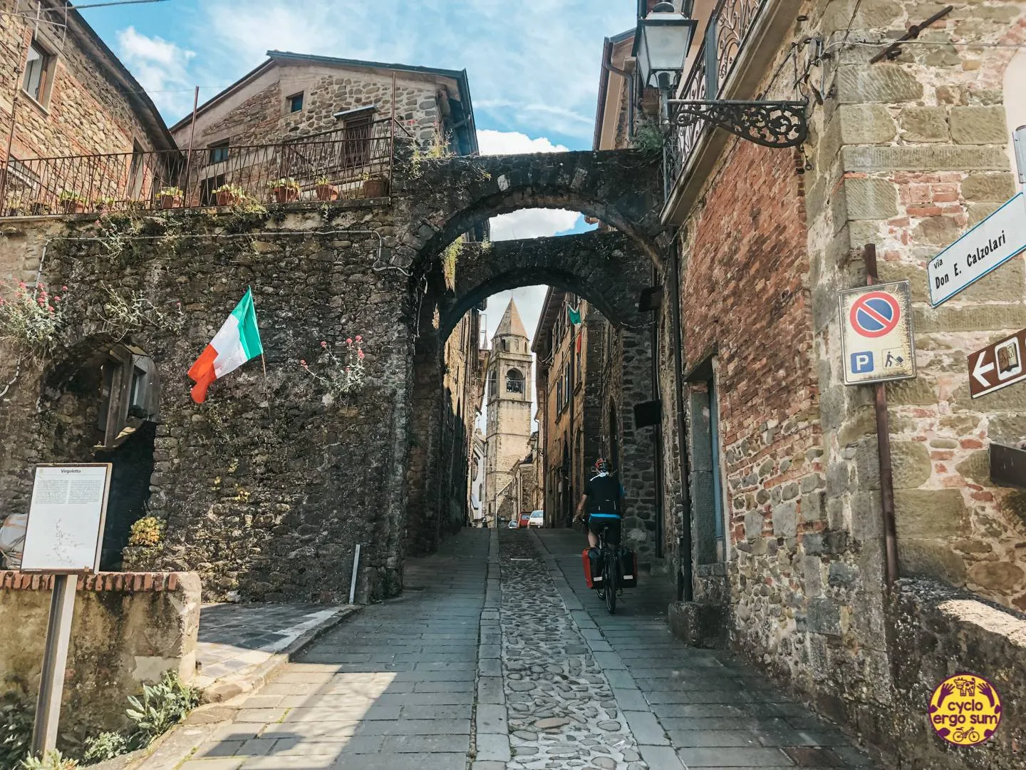 Peloponneso in bikepacking | Statue di partigiani parte 2